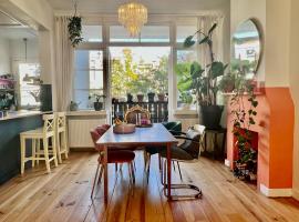 Photo de l’hôtel: IVY - Classical & modern apartment in lovely neighbourhood near beach