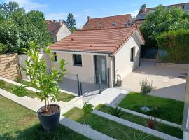 Hotel Photo: Petite maison cocooning aux portes de Paris