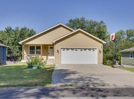 Hotel Photo: Family-Friendly Lansing Home with Covered Balcony!