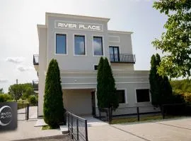 RIVER PLACE, hotel i Piteşti