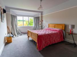 Фотография гостиницы: Luxurious Private Accommodation Manchester Airport Stay Park And Fly Lyme Park