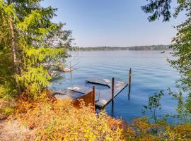 Fotos de Hotel: Hillside Home with Dock about 8 Mi to Coeur dAlene!