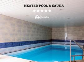 Hotelfotos: [charming chalet, pool & sauna] in Salouf