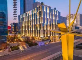 HALL Arts Hotel Dallas, Curio Collection by Hilton