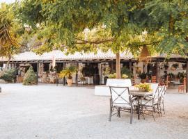 Fotos de Hotel: LA CUADRA, Finca a los pies de Sierra Nevada, a 10 minutos del centro, Piscina, Jardín, Barbacoa