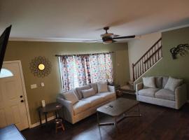 รูปภาพของโรงแรม: West Asheville 2 Bedroom Getaway