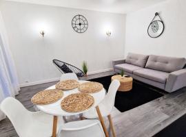 A picture of the hotel: Appartement moderne cosy et Calme - 15 min Paris