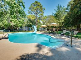 Hotel Photo: Pet-Friendly Fort Valley Home with Private Pool