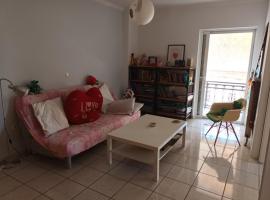 ホテル写真: Dafni's apartment near to Piraeus Port