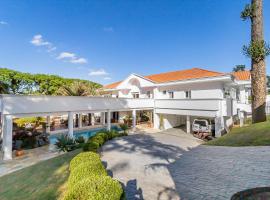 Фотография гостиницы: Casa alto padrão com piscina