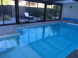 Photo de l’hôtel: chambre d'hote dans villa avec piscine