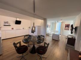 A picture of the hotel: Charmant appartement au look design