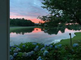 Hotel Photo: Elegant 5 bedroom Home in a Park Like Setting