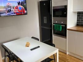 Hotel Photo: Garland way 2 bed house Sheffield free parking 5 min from m1