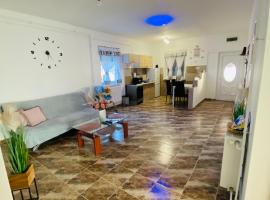 Hotel kuvat: Imola apartman