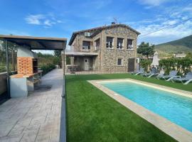 होटल की एक तस्वीर: Ca la Joia Casa con piscina privada en la Vall d'en Bas