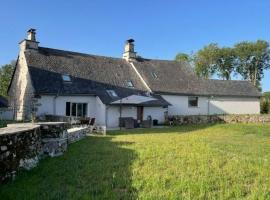 A picture of the hotel: Gîte Riom-ès-Montagnes, 4 pièces, 6 personnes - FR-1-742-361