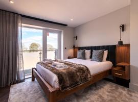 A picture of the hotel: Super High End 1 bed with Balcony - Central West Bridgford