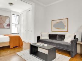 Hotel Foto: Kips Bay 1BR w WD nr E River 6 Train NYC-829