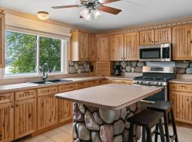 Hotel fotografie: Fife Lake Lodge 2BR with Kitchen & Lake Views