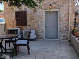 รูปภาพของโรงแรม: Cottage in Center of Historic Zichron Yaakov