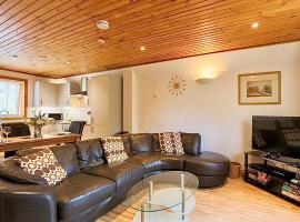 Oak Tree Lodge - A Romantic Getaway- Finlake Resort & Spa - Devon，位于查德利的酒店