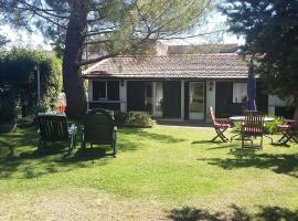 Hotel Photo: BUNGALOW LOS MOLINOS (MADRID)