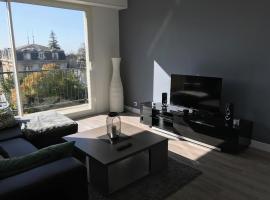 Zdjęcie hotelu: Superbe appartement proche Bordeaux pied du tram