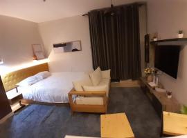 A picture of the hotel: EnN Lovely En suite studio apartment