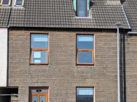 2 Bedroom Townhouse with Seaview on the NC500 Wick, hotel v destinaci Wick