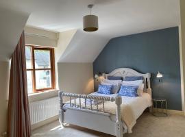 Kilronan 4 Bed House on castle grounds, hotel v destinaci Ballyfarnon