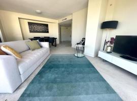 รูปภาพของโรงแรม: North Sydney 2 Bedroom - Pool Parking Gym Spa Sleeps 6