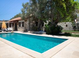 Fotos de Hotel: Stone House w Private Pool and Garden in Bodrum