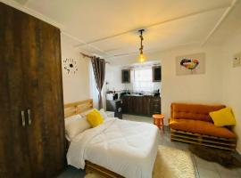 A picture of the hotel: Rorot studio Lavington ' Home Away From Home'