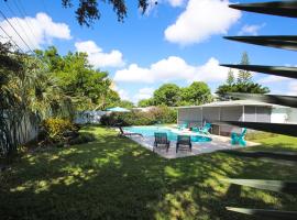 Hotel foto: Beautiful home with pool and outdoor space