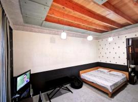 Хотел снимка: Stylish Modern Studio Apartment + Open Balcony, CITY CENTER- SUPERB LOCATION