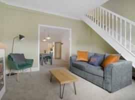 A picture of the hotel: Lovely 2-Bedroom Home in Langley Park, Sleeps 4