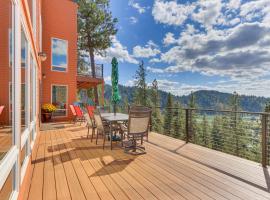 Hotel Photo: Stunning Coeur dAlene Vacation Home Decks and Views