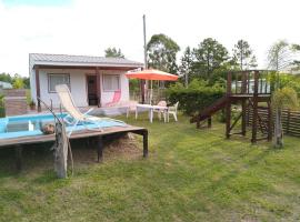 A picture of the hotel: Relax y naturaleza. Casa con piscina. Puerto Yeruá