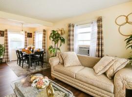 호텔 사진: Lovely Compton Vacation Rental with Patio and Grills!