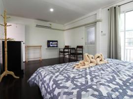 Hotel fotografie: Room in Guest room - Baan Khunphiphit Homestay no2229