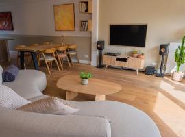 Foto di Hotel: Beautiful house close to Amsterdam Beach and Haarlem