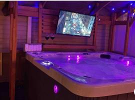 Фотографія готелю: bassement whit jackuzzi and pool