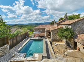 Hotel kuvat: Lovely Home In Bordezac With Private Swimming Pool, Can Be Inside Or Outside