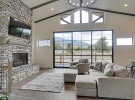 صور الفندق: Chic Utah Getaway with Fireplace, Sauna and 2 Decks!