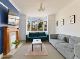 Hotel Photo: Semi-Detached House Featuring a Mezzanine Level