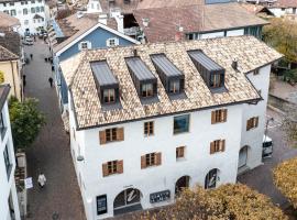 Fotos de Hotel: Schmitte am Sonnenwirtsplatz in Eppan an der Weinstraße - perfect starting point for hikes and bike tours