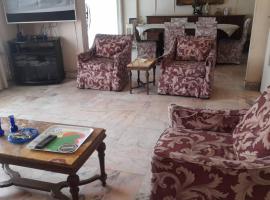 ホテル写真: New Jdeideh, Furnished Apt, Great Location,parking