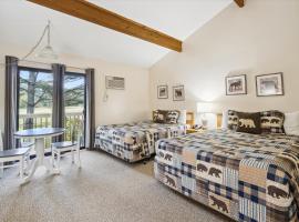Cedarbrook Deluxe Two Bedroom Suite with outdoor heated pool 21202, מלון בקילינגטון