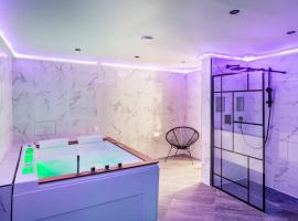 होटल की एक तस्वीर: KADINE SPA Duplex jacuzzi sauna hammam privée